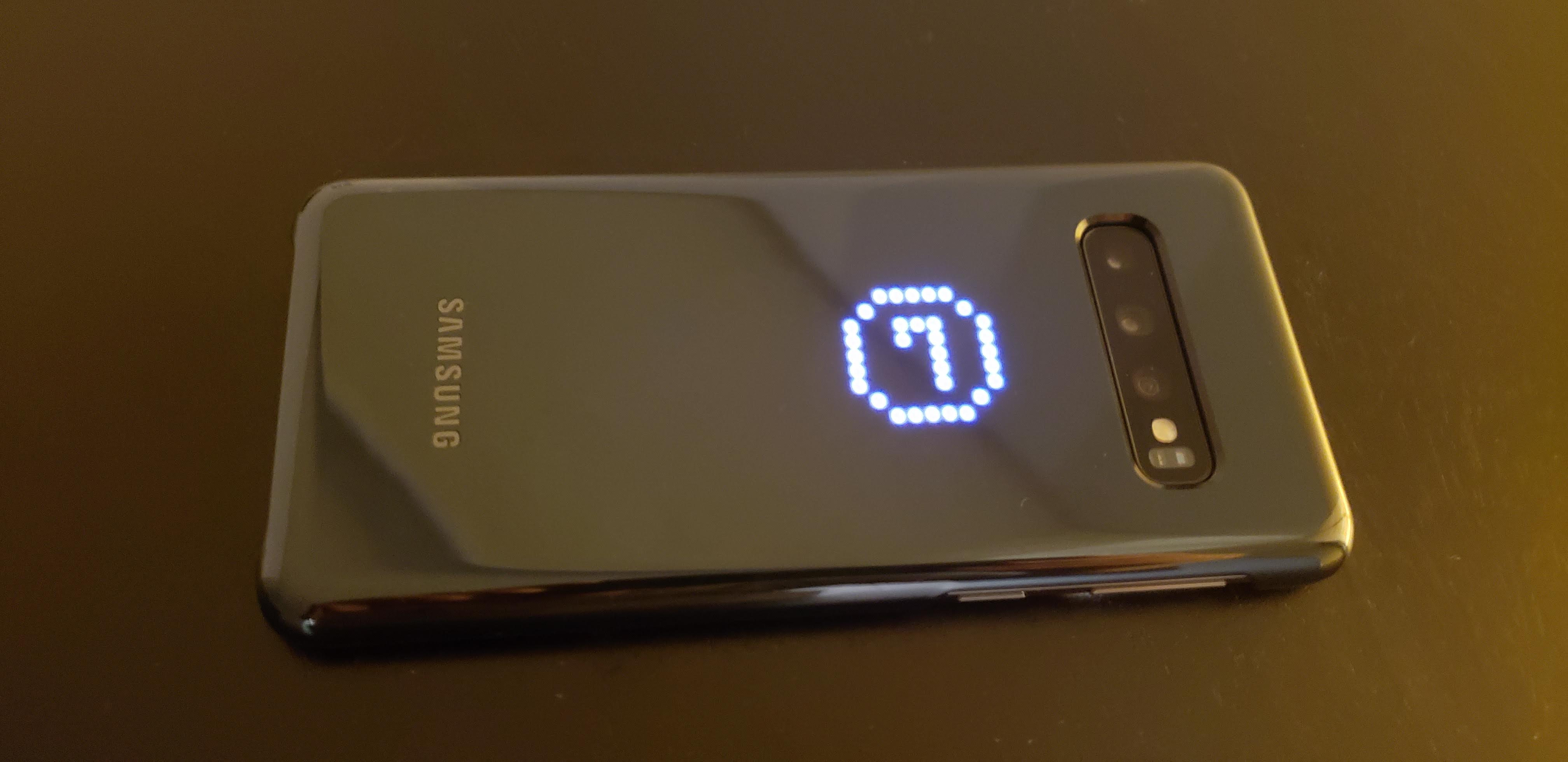 ガジェット】Galaxy S10 レビュー -LED背面カバー編- ビーフアップワーク